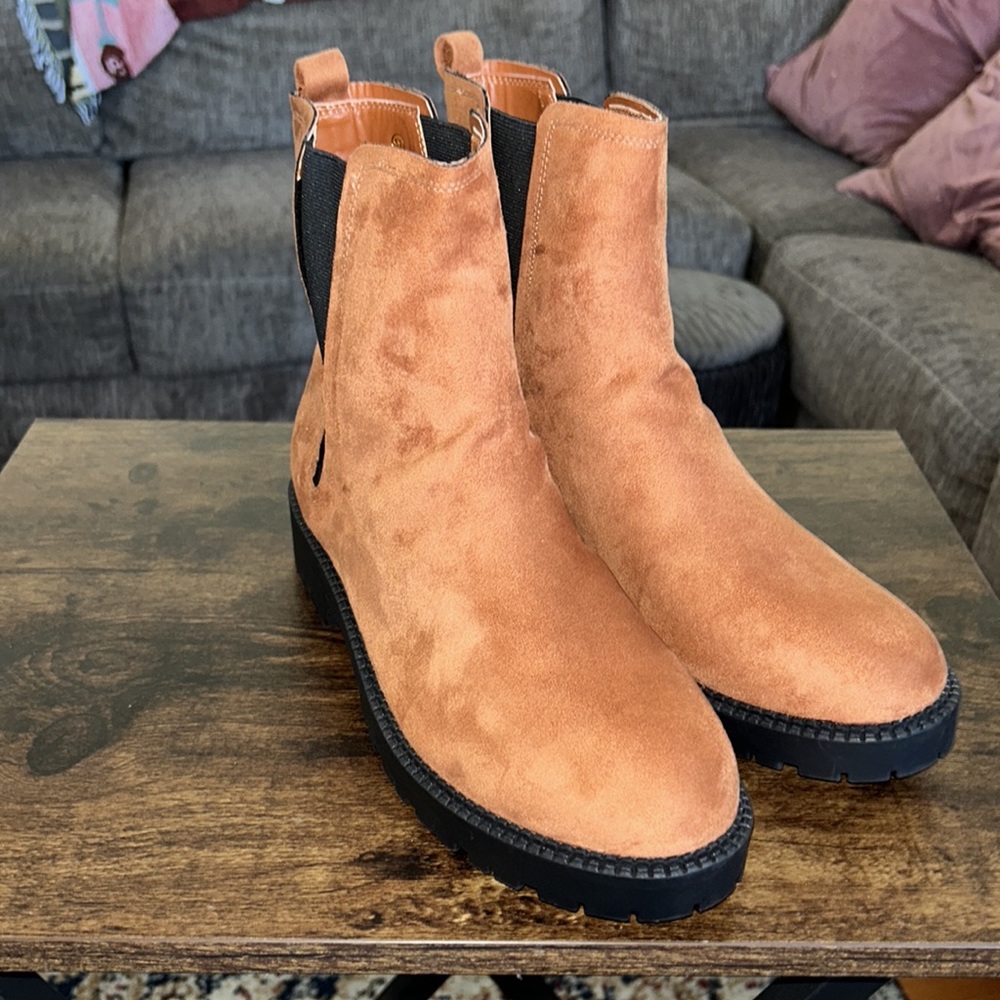 Chelsea Boot - Picture 6 of 6